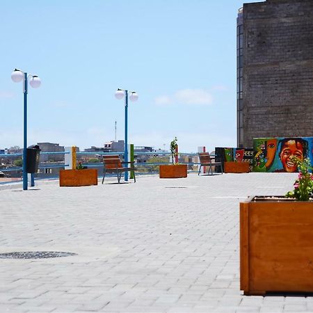 Fully Equipped 3-Bedroom Apt In Downtown Прая Екстериор снимка