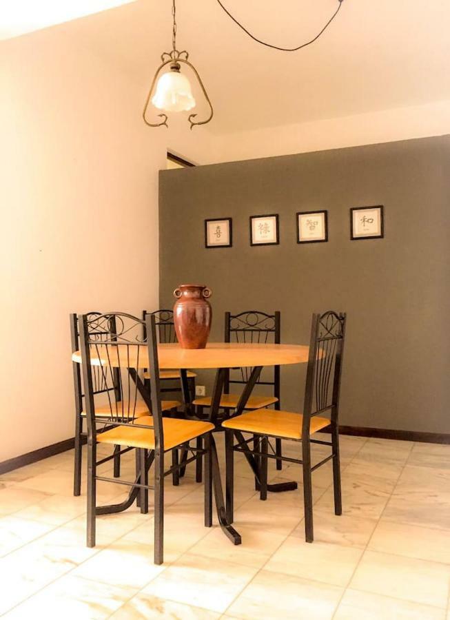 Fully Equipped 3-Bedroom Apt In Downtown Прая Екстериор снимка