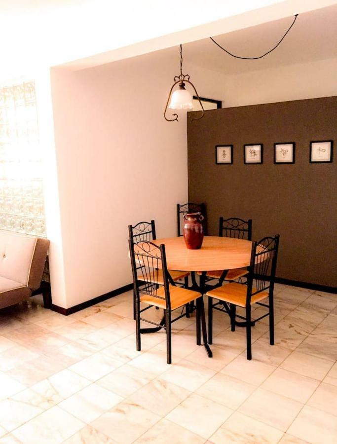 Fully Equipped 3-Bedroom Apt In Downtown Прая Екстериор снимка